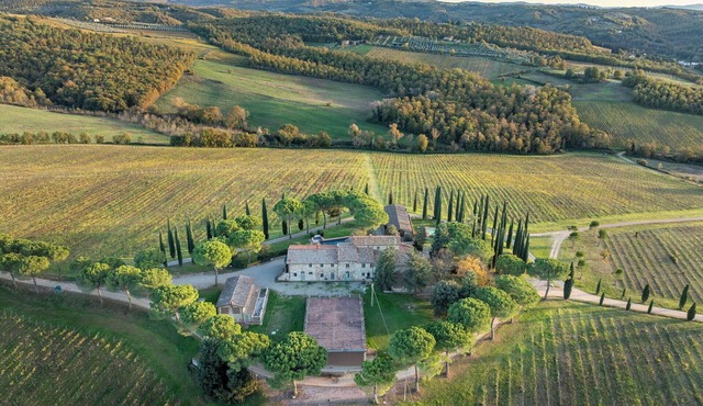 Lovely apartment in villa for 2 people with pool, WIFI and TV, close to Greve In Chianti