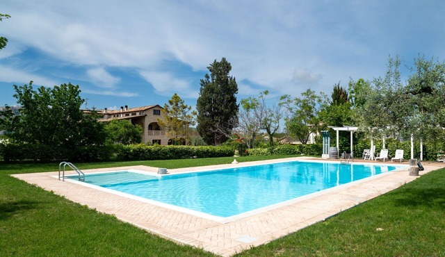 Lovely apartment for 4 guests with pool, WIFI, A/C, TV, patio and pets allowed