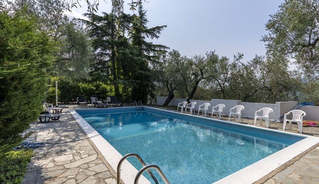 Lovely apartment for 4 people with WIFI, pool, pets allowed and panoramic view