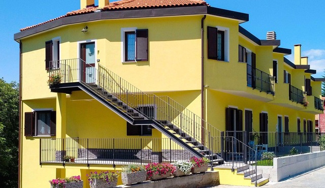 Lovely apartment for 6 people with WIFI, TV, patio, pets allowed and panoramic view