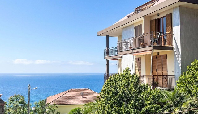 Lovely apartment for 3 people with pool, TV, balcony and pets allowed