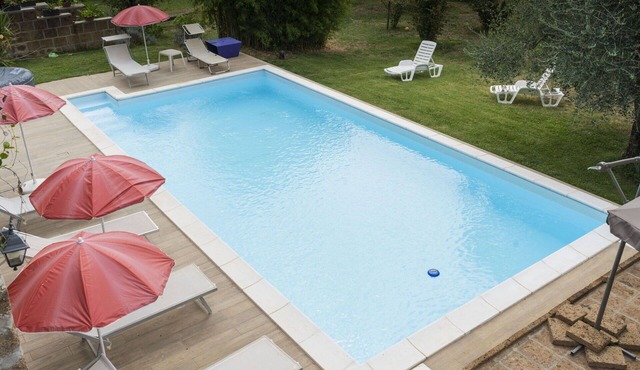 Lovely apartment for 8 people with pool, WIFI, TV, patio and pets allowed