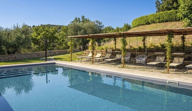 Lovely apartment for 4 guests with WIFI, A/C, pool, TV, patio and pets allowed