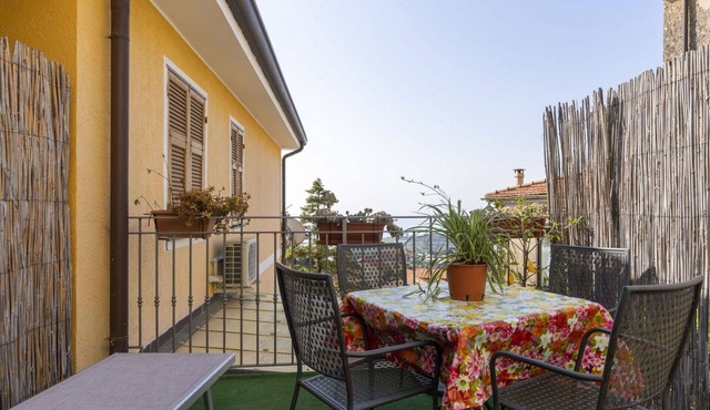 Lovely apartment for 6 guests with WIFI, A/C, balcony and pets allowed