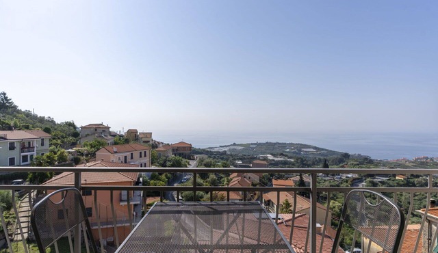 Lovely apartment for 6 people with A/C, WIFI, balcony and pets allowed