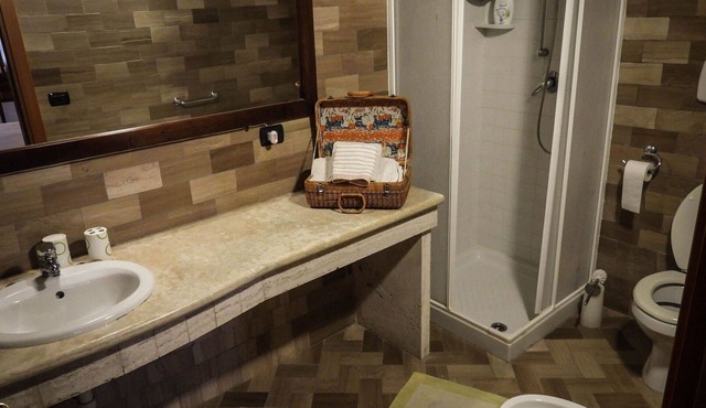 Lovely apartment in villa for 4 guests with WIFI, TV and pets allowed, close to Ascoli Piceno