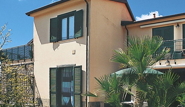 Lovely apartment for 6 people with pool, WIFI, TV, terrace and pets allowed