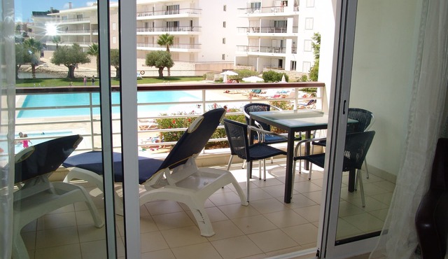 Lovely Apartment on a complex with pool, Wifi, air con plus UK TV available