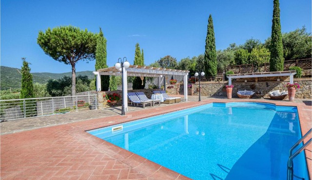 Lovely Home In Castiglione Della Pesc