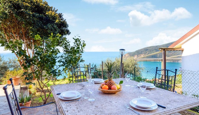 Lovely home in Moneglia with ethernet internet