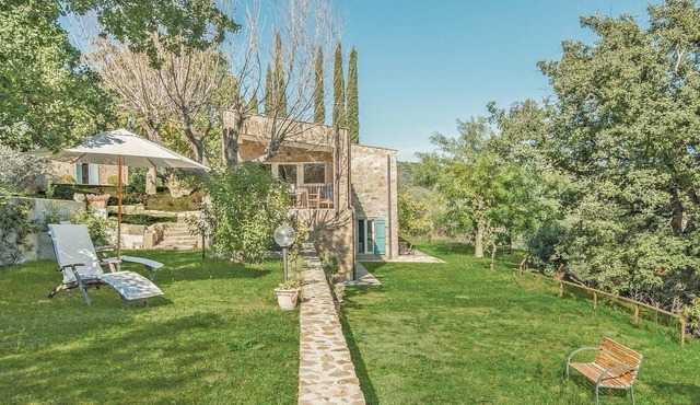 Lovely home in Pereta -GR- with WiFi
