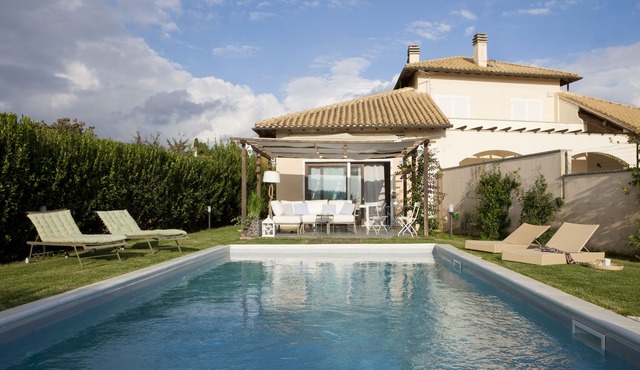 Lovely villa with private pool close to a golf course and beaches .