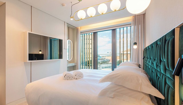 Luster Hotel