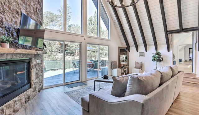 Luxe Timberland Villa w/Lake Arrowhead Access!