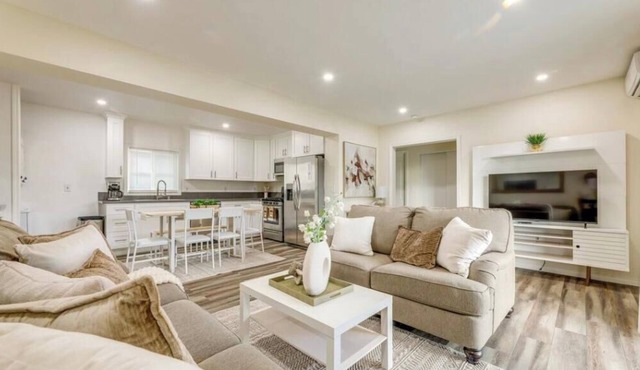 Luxe West LA Designer Condo Near Santa Monica Pier, Beverly Hills & Bel-Air