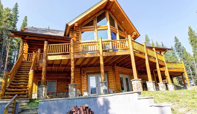 Luxurious Log Cabin, 4 Master Suites Romantic Winter Escape with Mountain View!