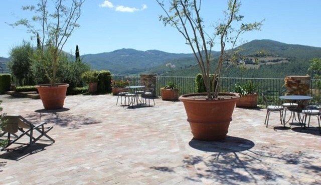 Luxurious villa on Tuscan/Umbria Border that sleeps up to 28