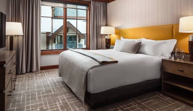 Luxury 2-bed/2.5 bath Ritz-Carlton villa ski-in/ski-out in beautiful Vail, CO