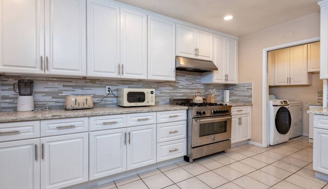 Luxury 3BR House w/Jacuzzi & Big Backyard!