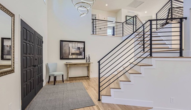 Luxury 5-bedroom House, Fully Furnished, several Outdoor Spaces & Private Office