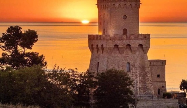 Luxury appt in Pineto, Abruzzo, private pool, sea views. 6ppl. Options for 10ppl