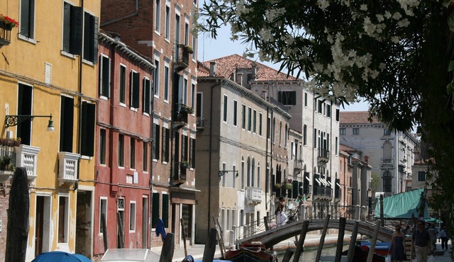 Luxury canal-side apartment in heart of Dorsoduro - Fully Inclusive Rates