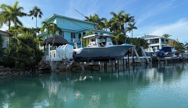 Luxury Duck Key Waterfront Estate-Heated-Chilled-Pool-Spa Boat Lifts Golf Cart