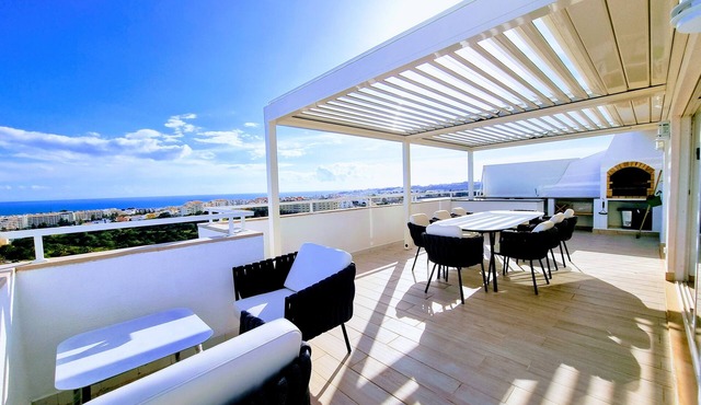 Luxury penthouse with 180° sea view