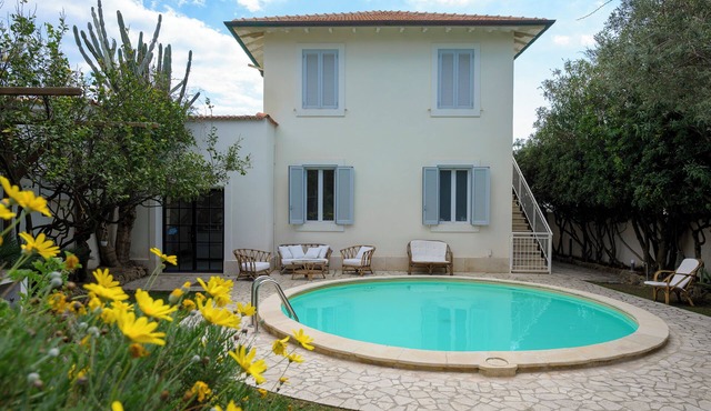 Luxury Seafront Villa with Private Pool