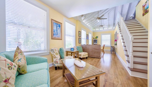 Luxury Truman Annex Condo I 3BDR I Pool & Parking I Walk to Duval & Beach