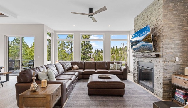 Luxury|Views|Hot Tub|Free Bus Route
