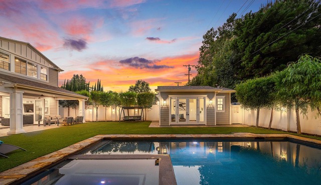 Luxury Woodbridge Villa! excellent location!!pool - large backyard!