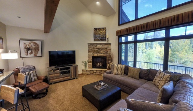 Magnificent Townhome! Epic Mountain Views! Heated Pool! 2 Miles to Purgatory