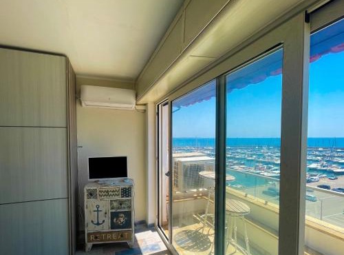 MARINA SEAVIEW APARTMENT - Central top-floor apartment with panoramic terrace, near Marina & Train Station - Nettuno