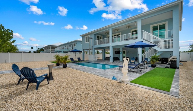 Mermaid's Paradise ~ Pool ~ Dock ~ Games ~ Views!