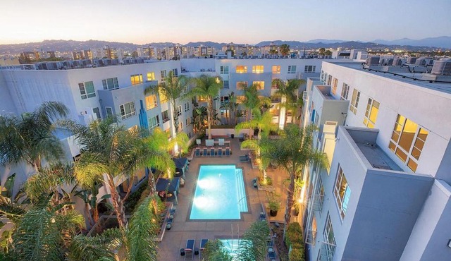 Miracle Mile Apartments