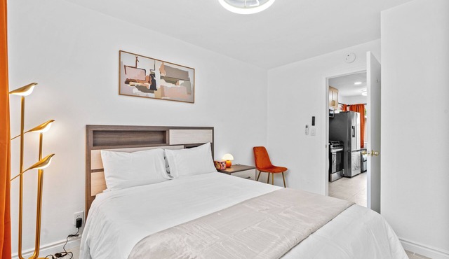 Modern 1B1B Apt Full Kitchen Parking Laundry