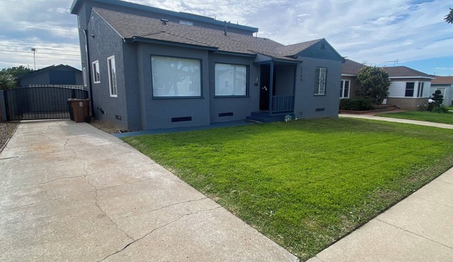 Modern 5BR LA Retreat Minutes from SoFi, Forum & LAX!