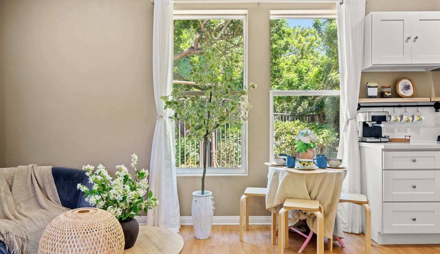 Modern Cozy Stay w Outdoor Patio & Grill