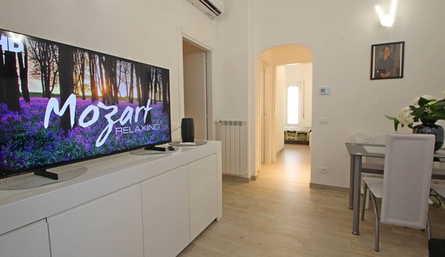 Modern Flat for 4 People in Camaiore with WiFi and A/C