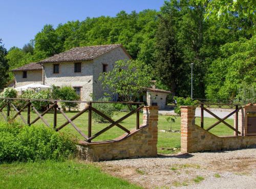 Modern Holiday Home in Pietrafitta Umbria with Garden