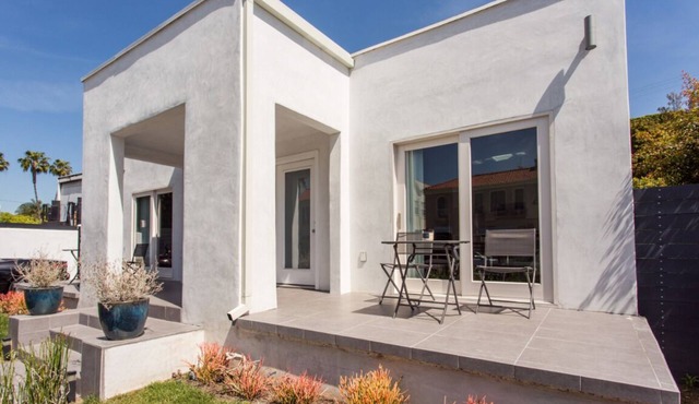Modern Hollywood Dream Apartment Larchmont Village