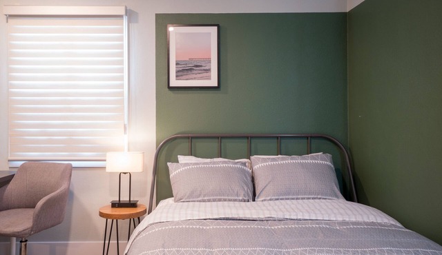 Modern Private Cozy Suite - Mins from Everything