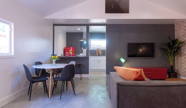 Modern Private Guesthouse with Parking, Yard & W/D