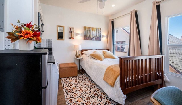 Modern Studio Near Downtown LA * W/D * AC * WIFI!