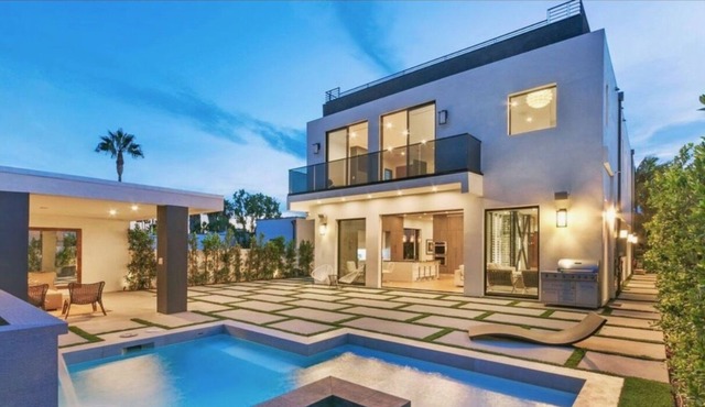 Modern Villa In West Hollywood