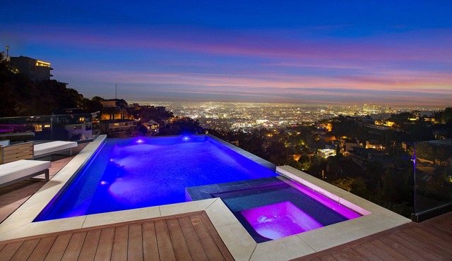 Modern Villa On Sunset Plaza Views A