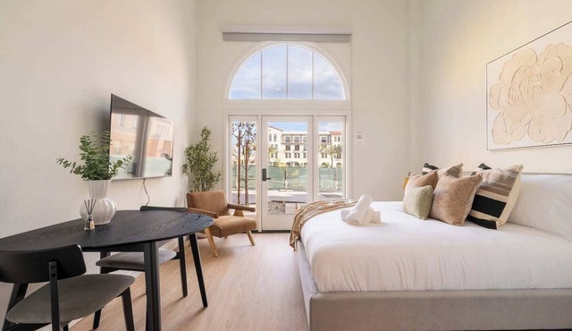 Montclair King Escape｜Private Studio + Pool & Spa
