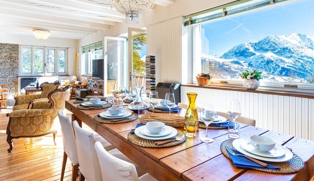 Moon Mountains Chalet/private SPA upon request/direct access to ski slopes