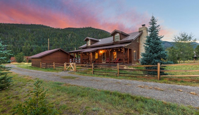 Mountain Modern Cabin | Fenced Yard | Ping Pong